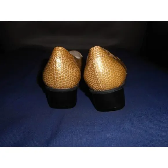 Amalfi Womens Loafers LIGHT TAN Patent Croc Leather Slip On Heeled Size 4 - Picture 3 of 5